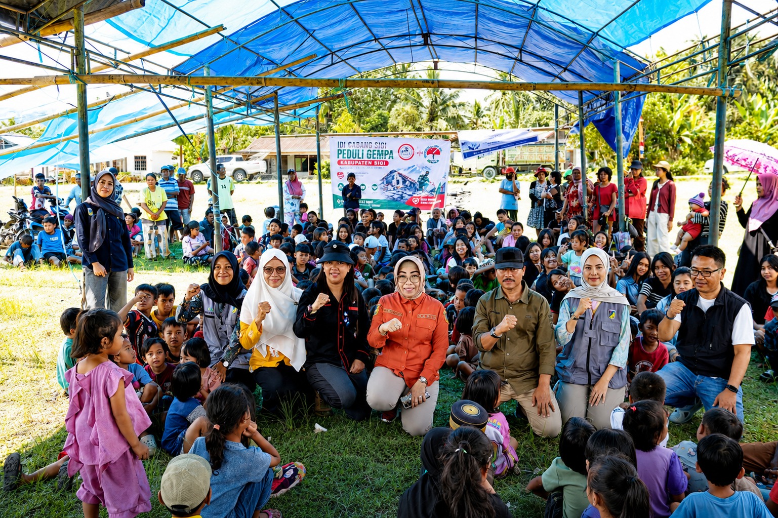 BERBAGI, KADIS P3A PROVINSI SULAWESI TENGAH KUNJUNGI LANGSUNG LOKASI TERDAMPAK GEMPA DI DESA LEMBANTONGOA, SIGI